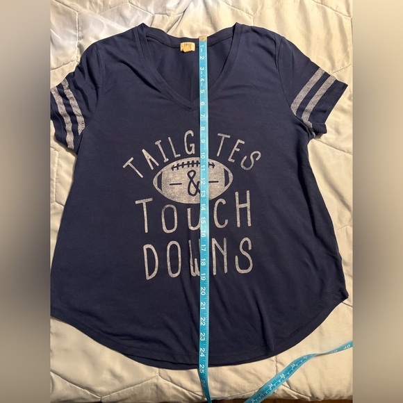 T-Shirt - Picture 6 of 7